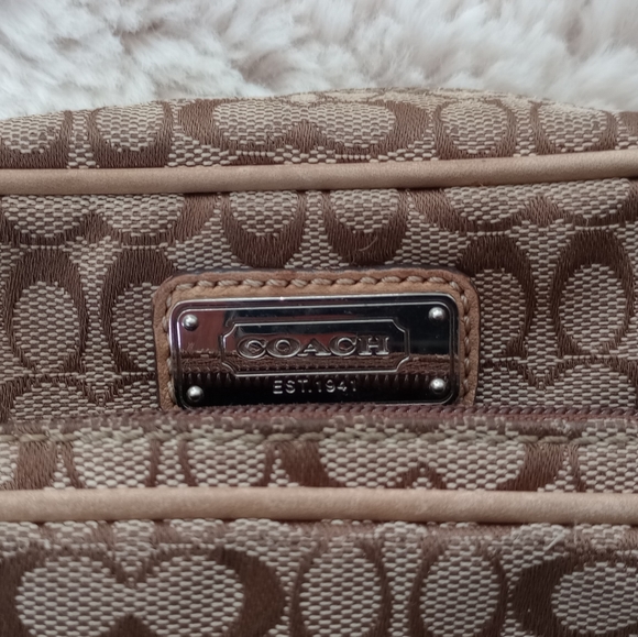 Coach Cross Body bag/purse - Picture 3 of 7